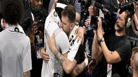 家校同庆，共赏游泳社团启航风采